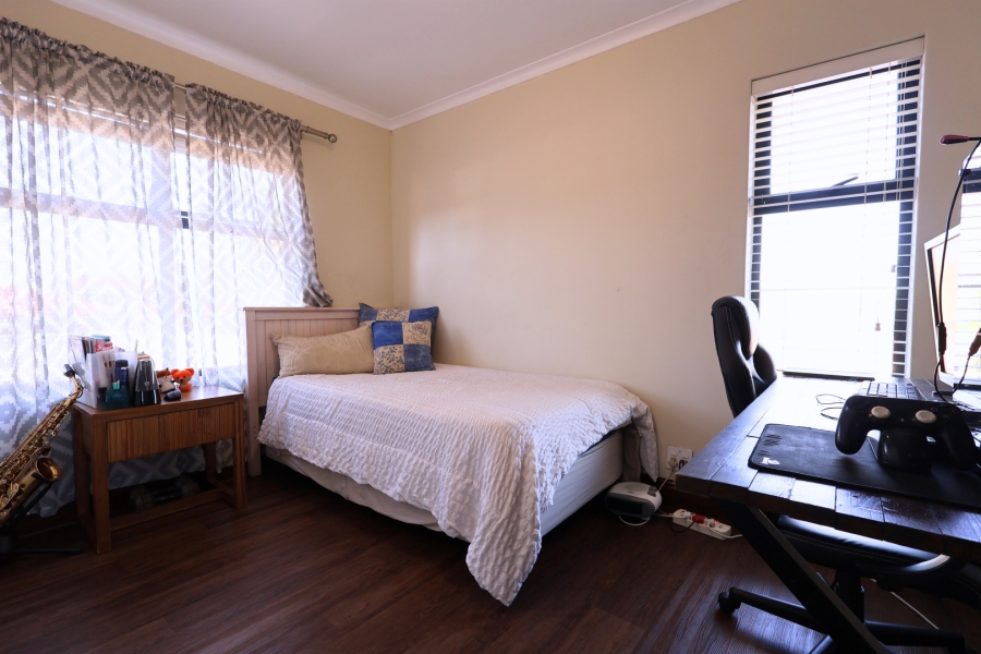 To Let 3 Bedroom Property for Rent in Protea Heights Western Cape